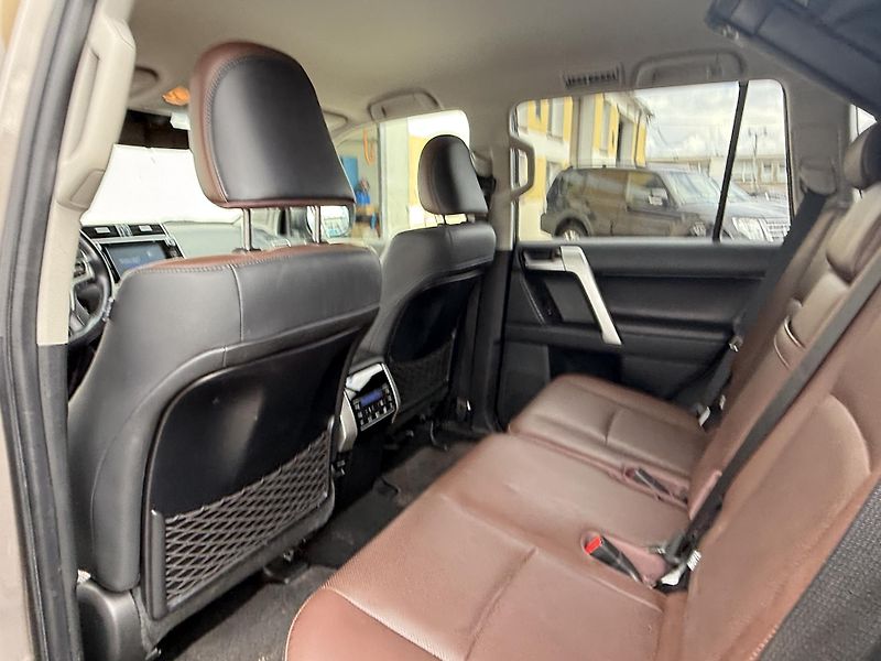 Toyota Land Cruiser 2.8 D-4D AT AWD 130 kW Executi - fotka 11 z 28