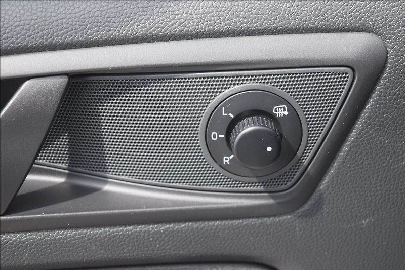 Škoda Yeti 1,2 TSI 77KW NÍZKÉ KM NOVÁ STK - fotka 31 z 46