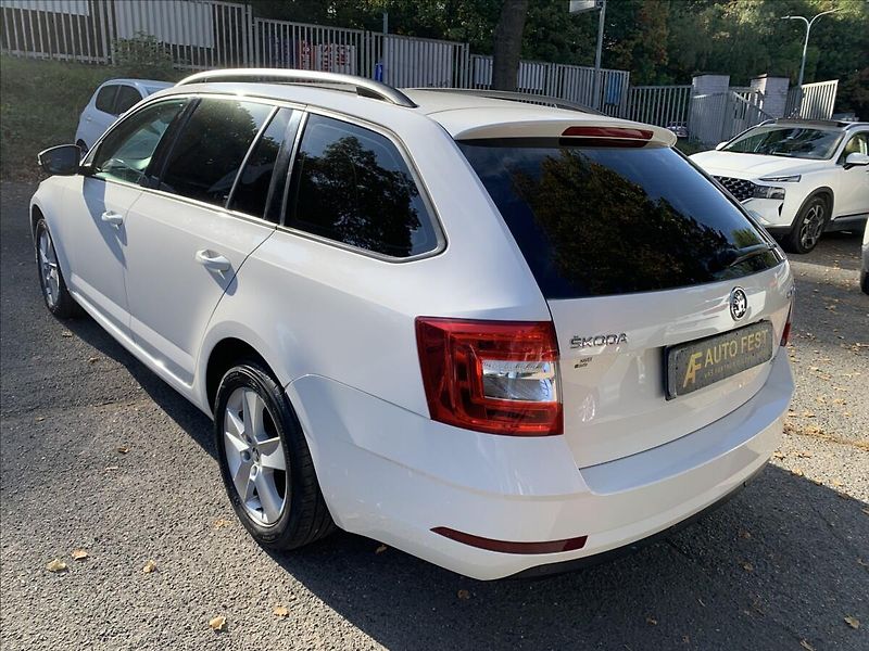 Škoda Octavia 2,0 TDI DSG 4X4,1.MAJ,ČR - fotka 8 z 18