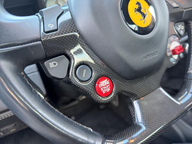Ferrari 488 (2016) SPIDER CARBON RACING SEATS - fotka 23 z 27