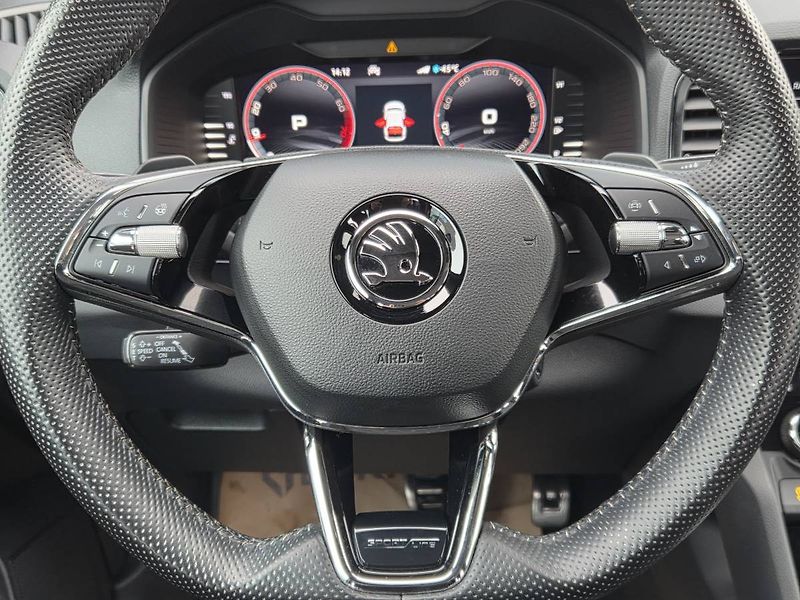 Škoda Karoq Sportline 1.5 TSI DSG tažné - fotka 18 z 45