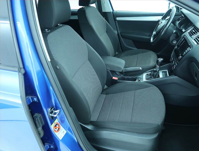 Škoda Octavia (2014) Ambition 1.6 TDI, Navi - fotka 9 z 18