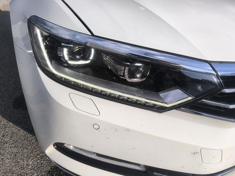 Volkswagen Passat 2.0TDI,95TKM,MAX VÝBAVA,MASÁŽE - fotka 22 z 23