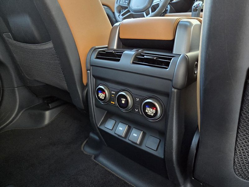 Land Rover Defender 110 P575 CARPATHIAN-MAXvýbava - fotka 11 z 49