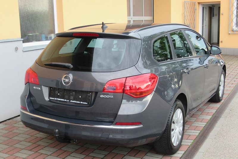 Opel Astra ST 1.6 CDTi KLIMA NAVI TAŽNÉ - fotka 8 z 23