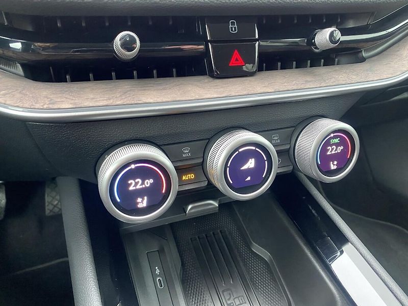 Škoda Superb 2,0 TDI 110 kW L&K DSG - fotka 24 z 30