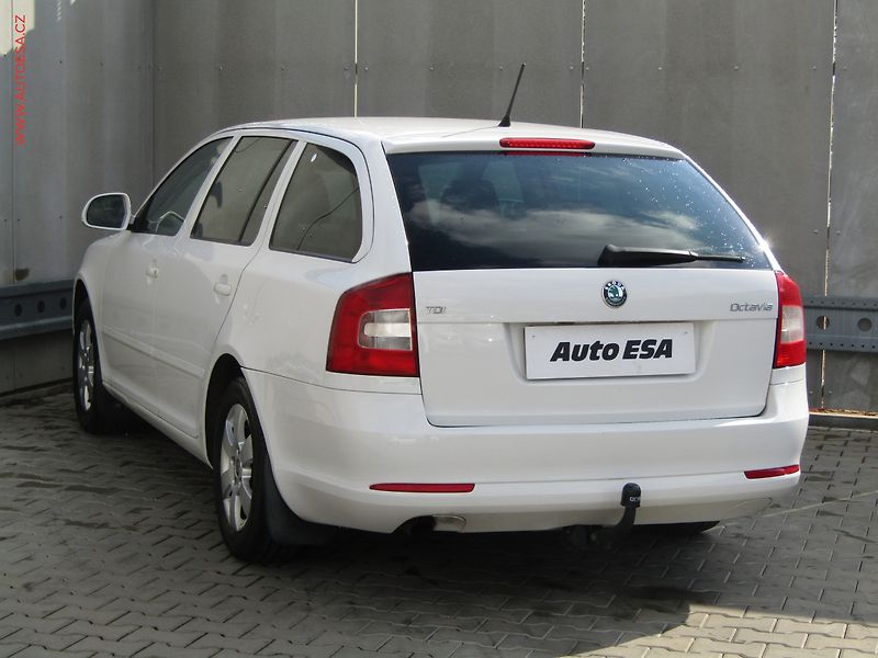 Škoda Octavia (2012) 1.6 TDi, ČR, Ambition - fotka 6 z 18