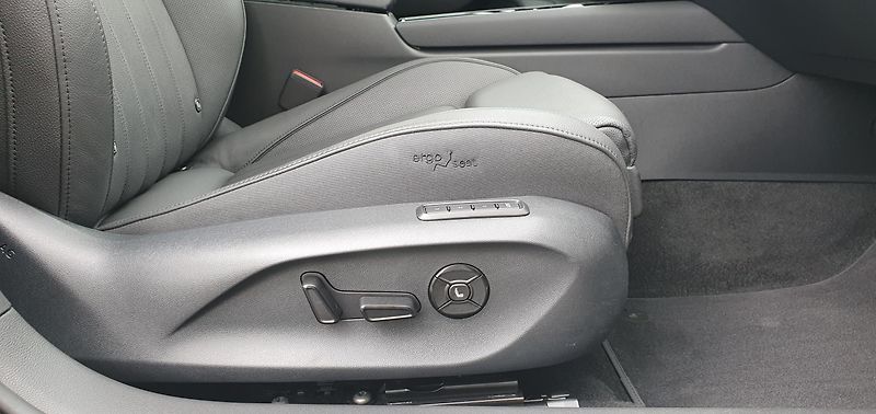 Škoda Superb (2024) 2.0tdi 142kw Dsg 4x4 L&K,ČR,1M - fotka 18 z 28