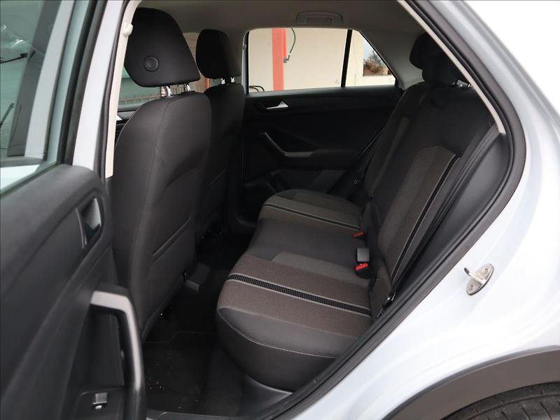 Volkswagen T-Roc 1,6 TDi Style LED Webasto Asis - fotka 31 z 39