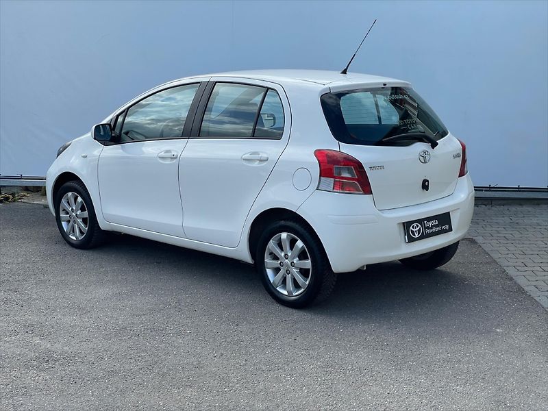 Toyota Yaris 1,0 Dream - fotka 4 z 15