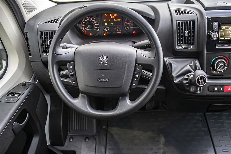 Peugeot Boxer 2,2 Furgon 3300 L2H2 BlueHDi 1 - fotka 11 z 14