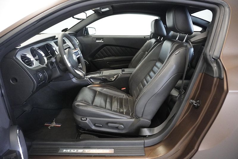 Ford Mustang 3.7i V6 TOP STAV a SERVIS - fotka 12 z 38