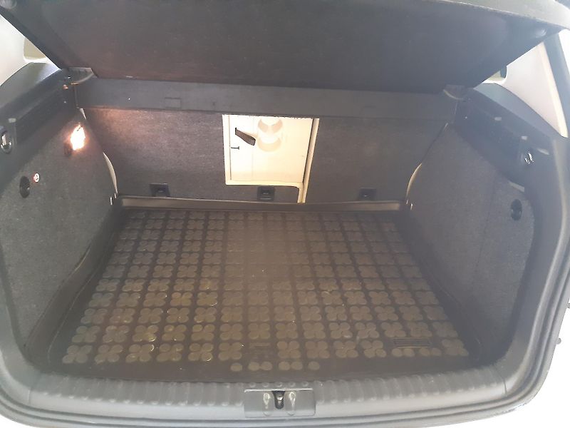 Volkswagen Tiguan 2.0 TSI 4x4 R-LINE  - fotka 19 z 26