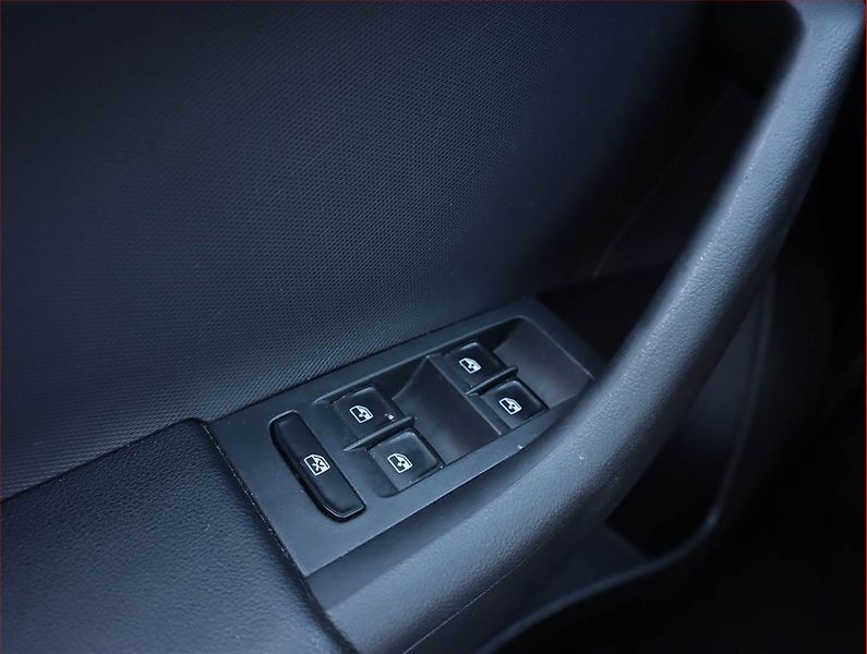 Škoda Rapid (2016) 1.2 TSI, Tempomat - fotka 13 z 18