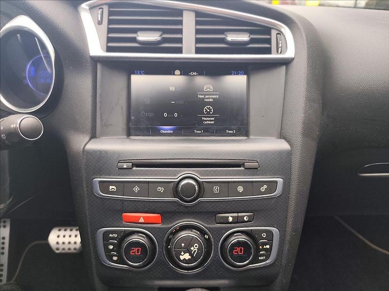 DS Automobiles DS4 2,0   Sport - Chic 2,0HDI 133k - fotka 9 z 16