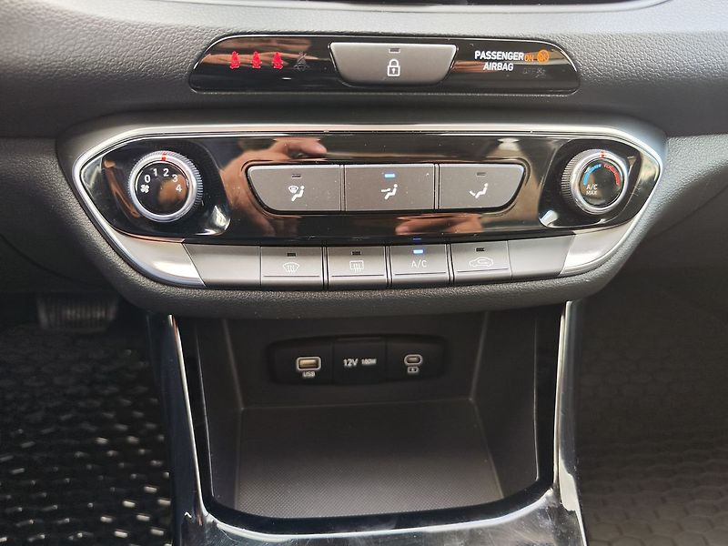 Hyundai i30 1.5 T-GDI/103kW Smart DCT - fotka 19 z 30