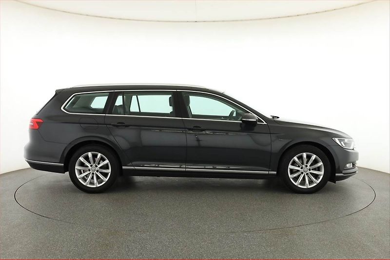 Volkswagen Passat (2018) 2.0 TDI, Automat, Serv.kniha - fotka 6 z 20