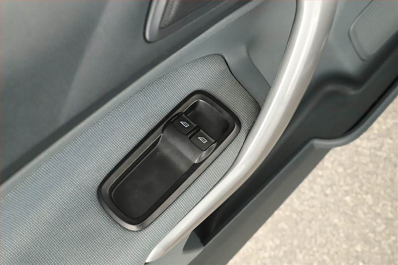 Ford Fiesta (2009) 1.25, Serv.kniha, po STK - fotka 9 z 12