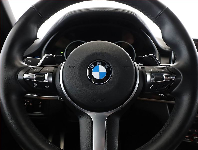 BMW X6 (2017) M Paket xDrive30d - fotka 8 z 18