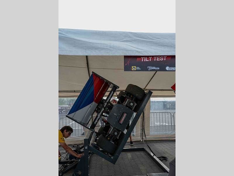 Michael Kohl, dvacetiletý student z Horního Jelení na Pardubicku, se ve svém volném čase podílí na stavbě studentské formule v týmu TU Brno Racing.