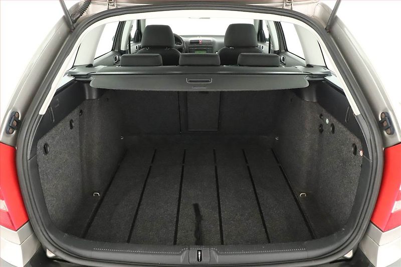 Škoda Octavia (2008) Elegance 1.9 TDI, Serv.kniha - fotka 12 z 13