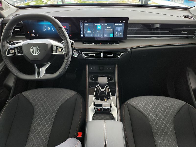 MG HS (2026) PHEV Emotion 200kW  - fotka 6 z 9