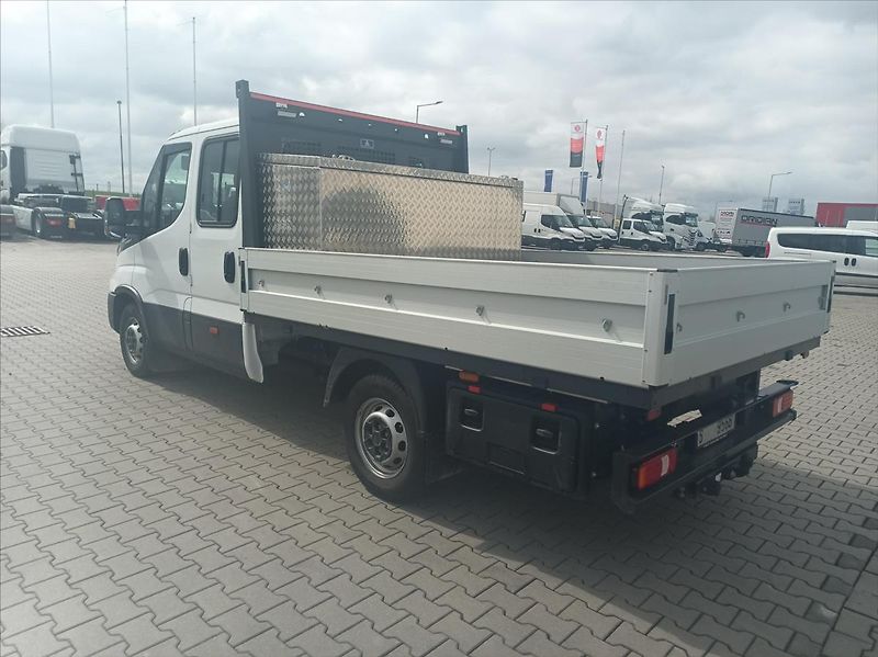 Iveco Daily 2,3   35S16A8D 7 míst - fotka 5 z 22