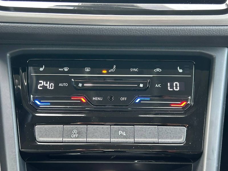 Volkswagen Touran (2022) 2.0 TDI 110kW DSG tažné - fotka 17 z 35