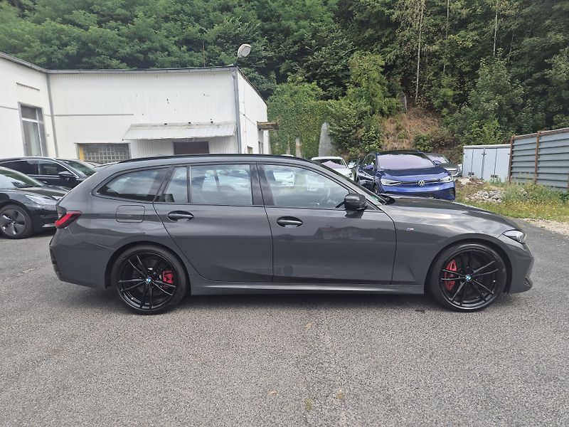 BMW Řada 3 TOURING 330D M SPORT 210kw 19A - fotka 7 z 50