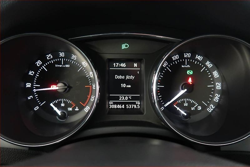 Škoda Superb (2013) Ambition 2.0 TDI, Automat - fotka 11 z 18