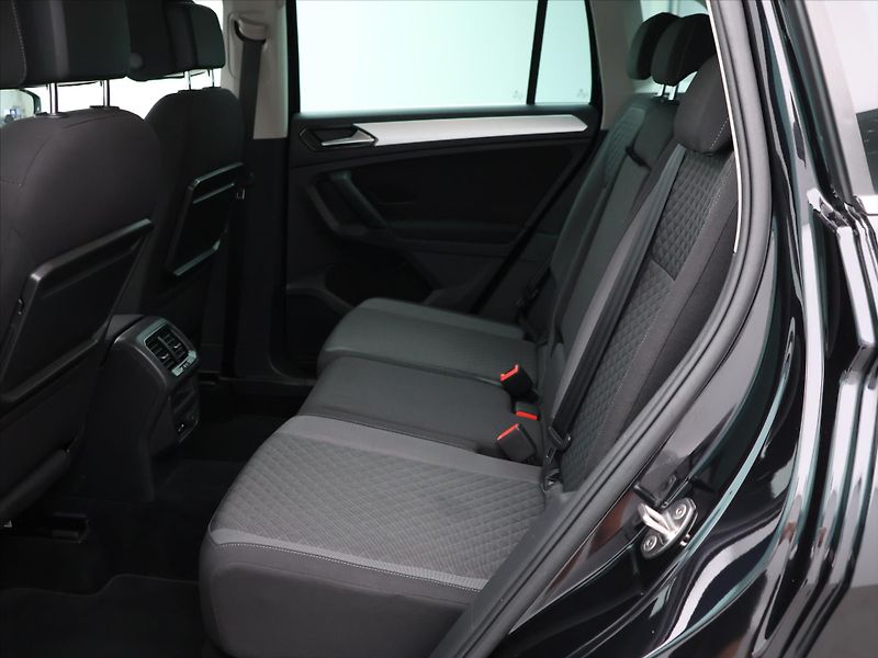Volkswagen Tiguan 1.4 TSI 110kW Virtual 1.Maj. - fotka 15 z 29