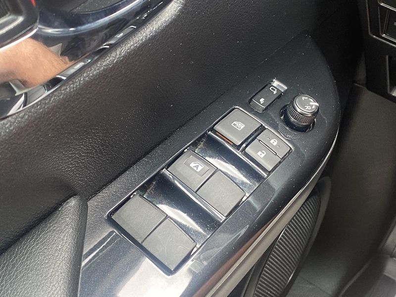 Toyota Hilux 2.4D, ČR, Active, tažné, 4x4 - fotka 26 z 32