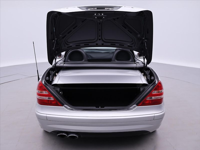 Mercedes-Benz SLK 3,2 32AMG 260kW AT 66tkm DPH - fotka 17 z 34