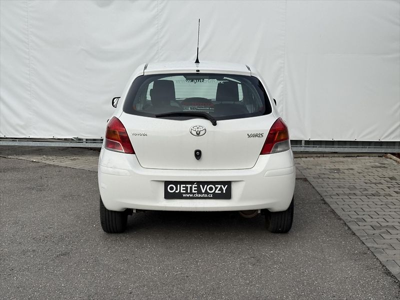 Toyota Yaris 1,3 Terra Cool - fotka 5 z 14