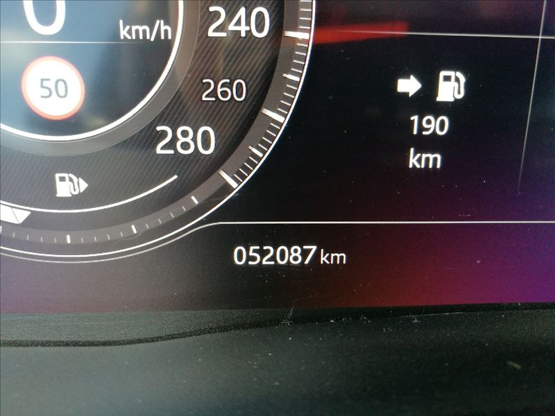 Jaguar XE 2,0 T 52000 km - fotka 7 z 23