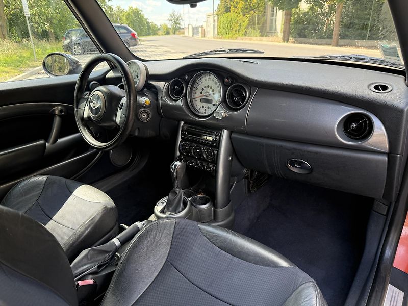 Mini Cooper 1.6i 85kW - fotka 14 z 16