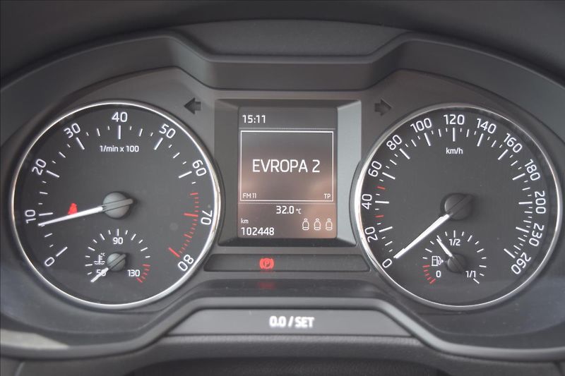 Škoda Octavia 1,4 TSI 110KW NÍZKÉ KM XENONY - fotka 42 z 51
