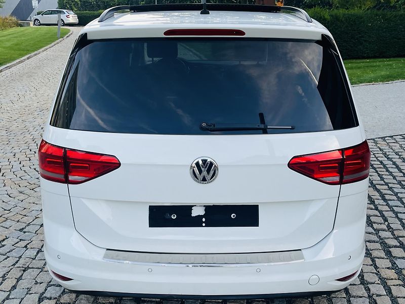 Volkswagen Touran 1.6TDI MANUÁL SERVISKA TAŽNÉ - fotka 14 z 44
