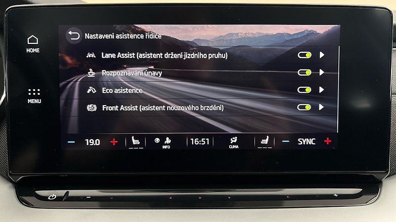 Škoda Octavia 2.0 TDI DSG Style Combi - fotka 23 z 26