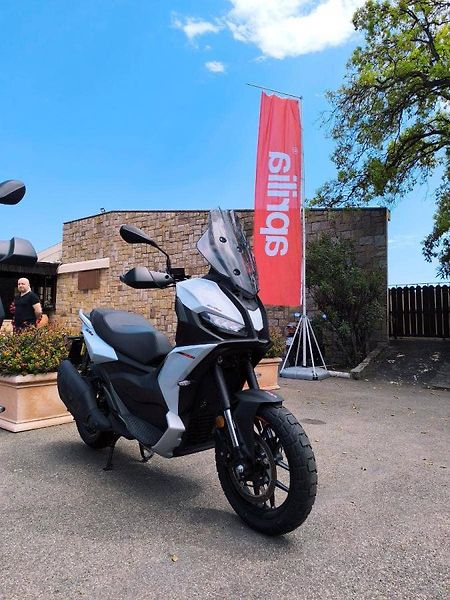 Aprilia (2026) SR GT 400 Dusty Grey - fotka 14 z 18