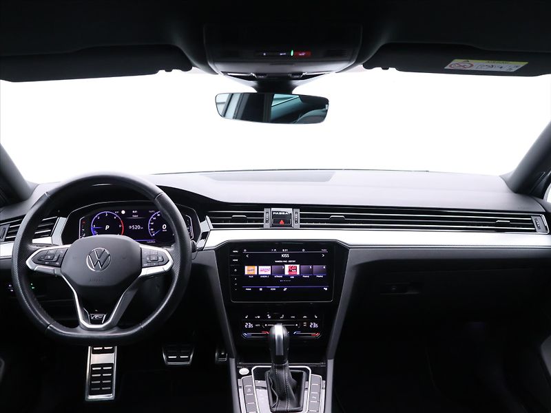 Volkswagen Passat 2.0 TDI DSG R-LINE Matrix - fotka 24 z 32