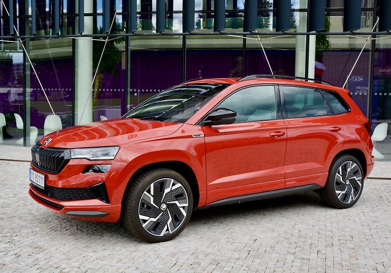 Škoda Karoq (2023) Sportline Exclusive 2,0 TSI 14 - fotka 5 z 37