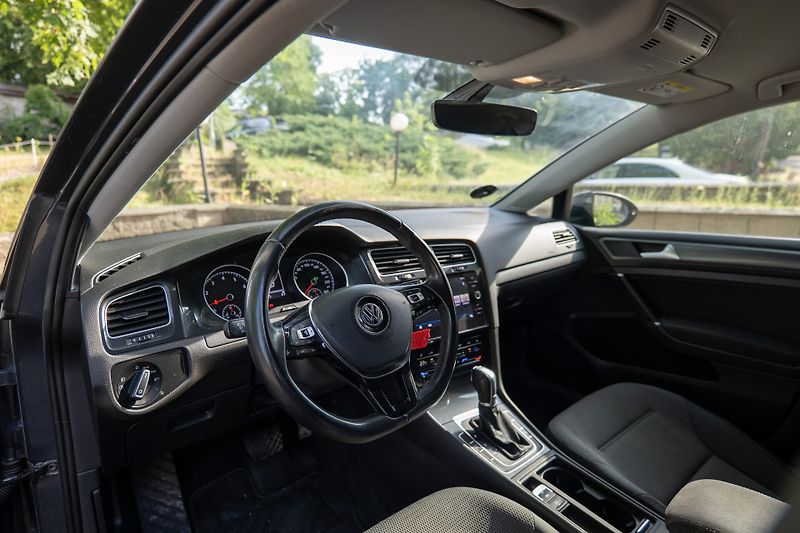 Volkswagen Golf 1.5 TSI DSG CarPlay ACC Senzor - fotka 13 z 31