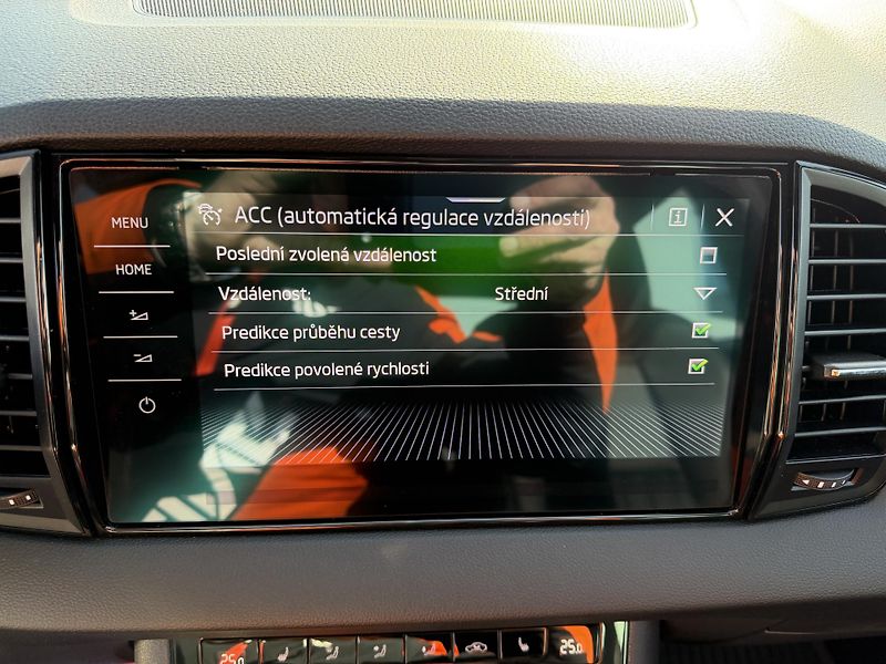 Škoda Karoq 2,0 TSi/140kW 4x4 DSG Sportlin - fotka 31 z 94