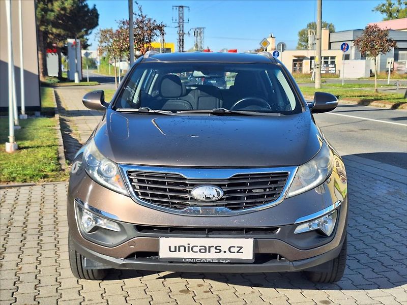 Kia Sportage 2,0 CRDI  Comfort Plus 4X4 CZ - fotka 2 z 15