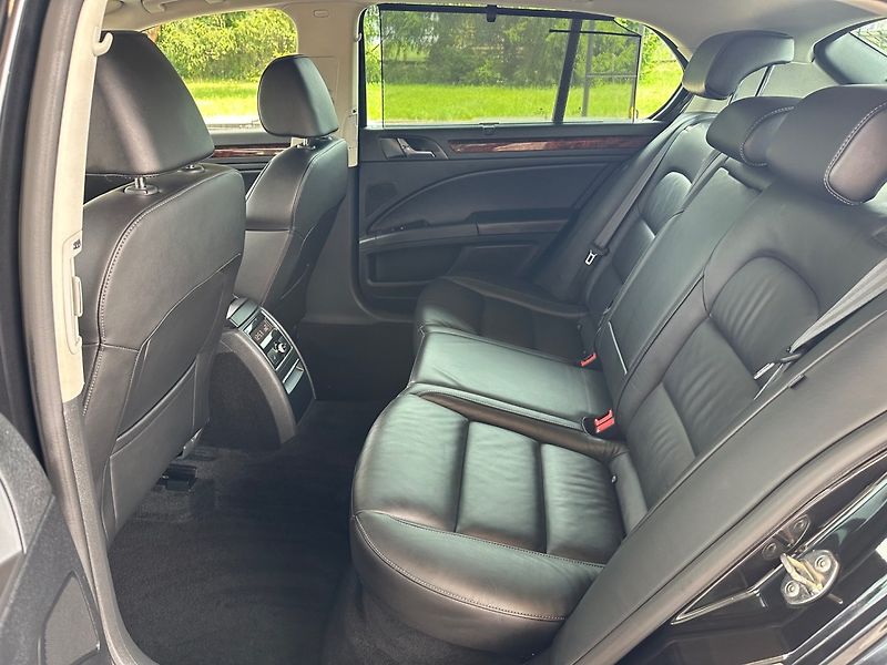 Škoda Superb (2010) 2.0TDi DSG CR BUSINES 100%KM - fotka 16 z 18