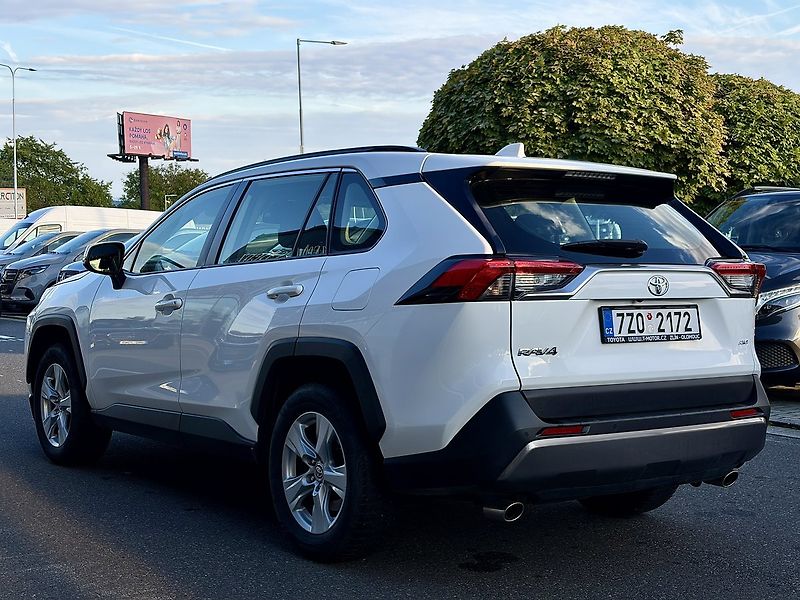 Toyota RAV4 2,0 AWD Comfort - fotka 5 z 27