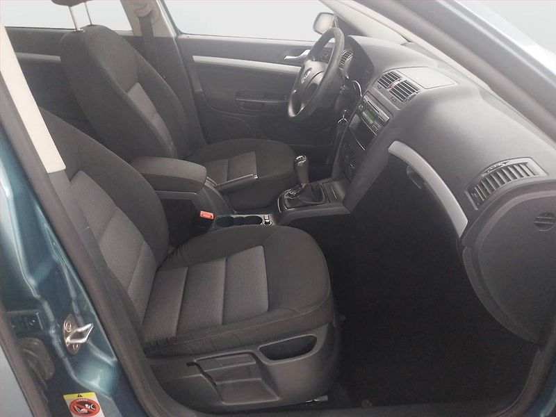 Škoda Octavia (2008) 2.0 TDI, Tempomat - fotka 9 z 15