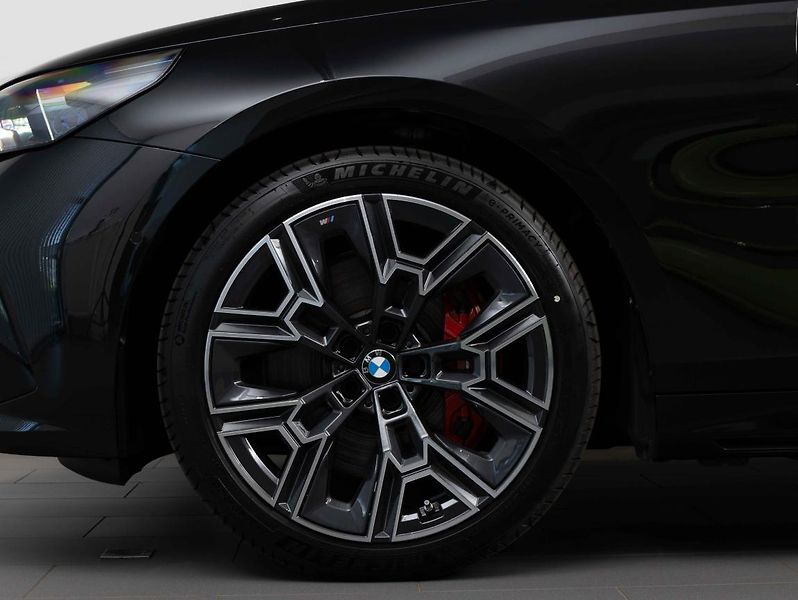 BMW Řada 5 540d xDrive Touring - fotka 6 z 20