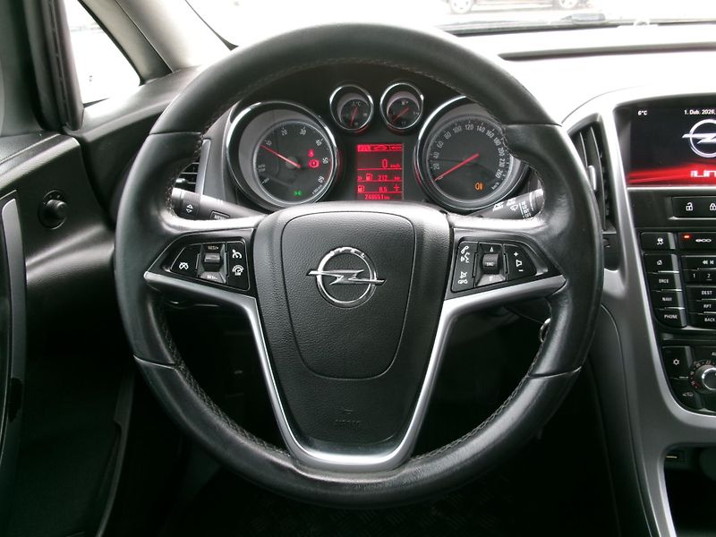 Opel Astra 1,6 CDTi NAVI AUTOKLIMA  - fotka 15 z 29